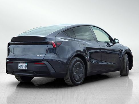 Used 2026 Tesla Model Y AWD image 4