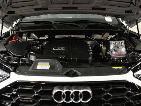 Certified 2025 Audi Q5 2.0T Premium image 17