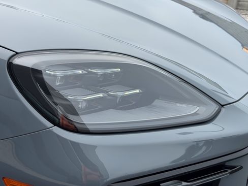 Certified 2025 Porsche Cayenne Coupe AWD/4WD image 13