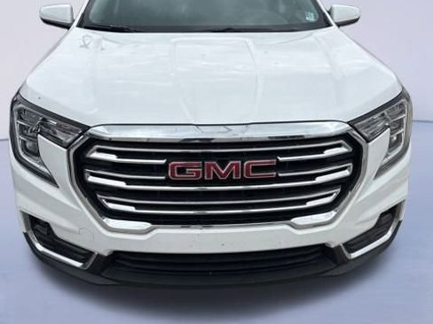 Used 2024 GMC Terrain SLT image 3