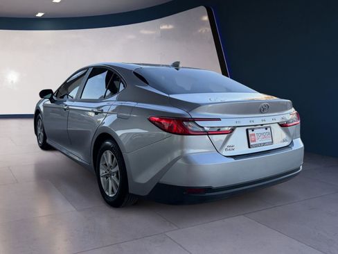 Used 2025 Toyota Camry LE image 3