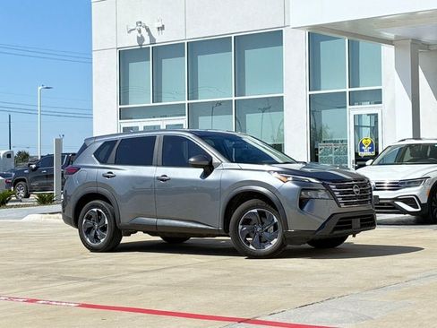 Used 2024 Nissan Rogue SV FWD image 5