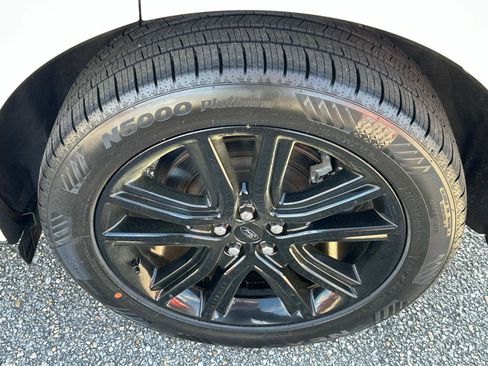 Certified 2022 Ford Edge ST-Line image 6