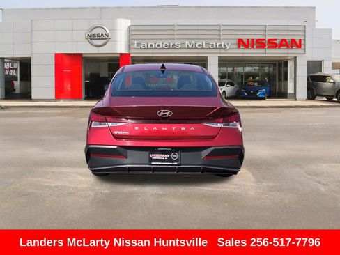 Used 2024 Hyundai Elantra SEL FWD image 5