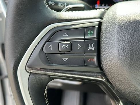 Used 2023 Jeep Grand Cherokee Altitude image 13