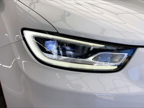 Used 2024 Chrysler Pacifica Limited FWD image 28