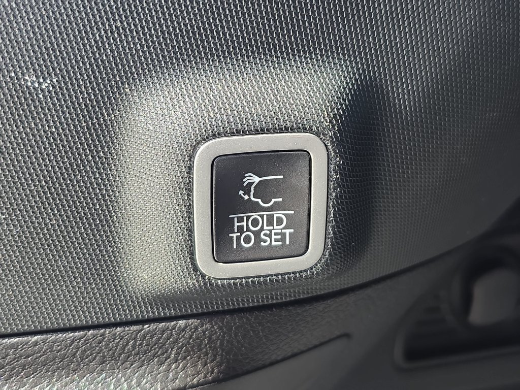Used 2024 Jeep Grand Cherokee Altitude RWD image 14