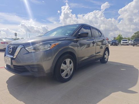 Used 2020 Nissan Kicks S FWD image 1