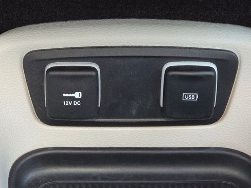 Used 2019 Chrysler Pacifica Touring-L Plus w/ Advanced Safetytec Group FWD image 13