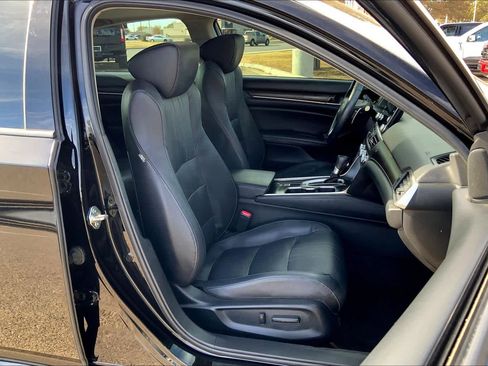 Used 2018 Honda Accord Touring image 8