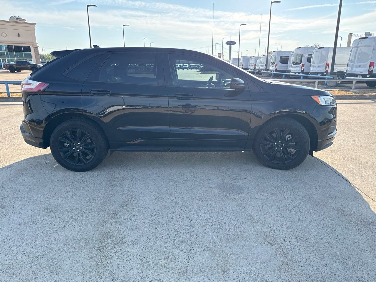 Used 2024 Ford Edge SE w/ Black Appearance Package AWD/4WD image 17