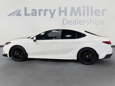 Used 2026 Toyota Camry SE image 2