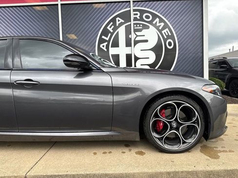 Used 2024 Alfa Romeo Giulia Veloce AWD/4WD image 2