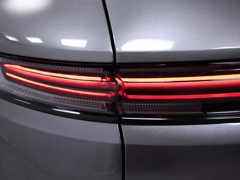 Certified 2026 Porsche Cayenne AWD/4WD image 19