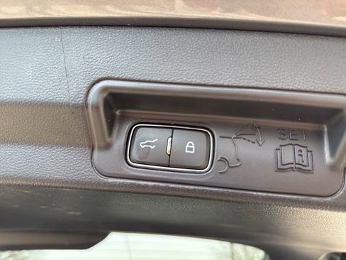 Used 2022 Ford Explorer XLT w/ Equipment Group 202A AWD/4WD image 28