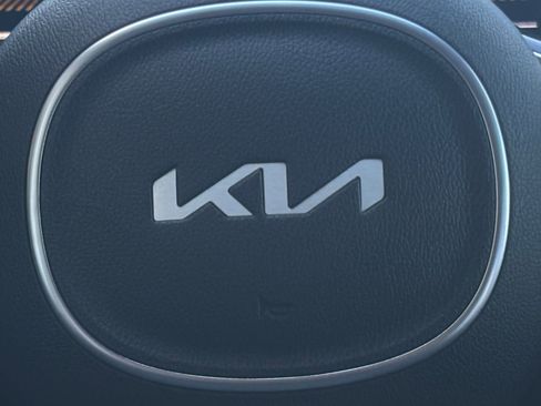 Used 2025 Kia Sorento S w/ Panoramic Sunroof Package image 12