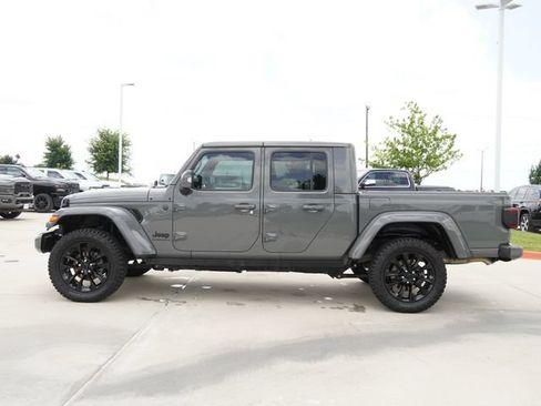 Used 2023 Jeep Gladiator Overland AWD/4WD image 6