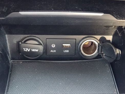 Used 2017 Hyundai Elantra SE image 19