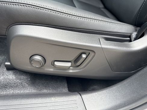 New 2026 Volvo XC40 B5 Core image 8