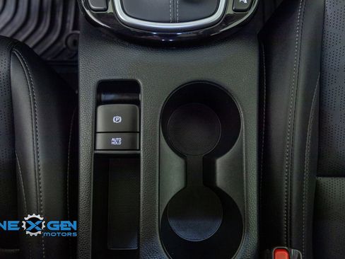 Used 2025 Kia Seltos SX w/ SX Sunroof Package AWD/4WD image 23