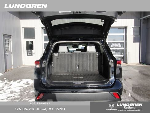 Used 2022 Toyota Highlander XLE image 36