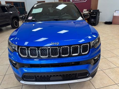 Used 2023 Jeep Compass Limited w/ Sun and Sound Group AWD/4WD image 4