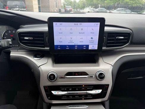 Used 2022 Ford Explorer XLT w/ Equipment Group 202A image 17