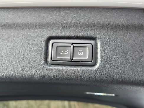 Used 2025 Audi Q6 e-tron Premium Plus image 65