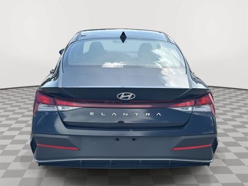 Used 2024 Hyundai Elantra SEL FWD image 6