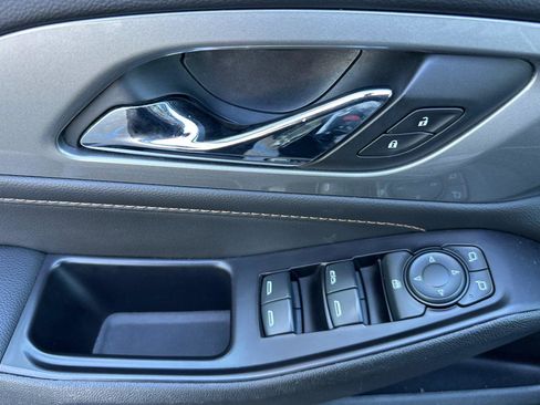 Used 2019 Chevrolet Traverse LT image 10