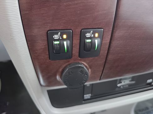 Used 2014 Toyota Sienna XLE w/ Entertainment Package FWD image 38