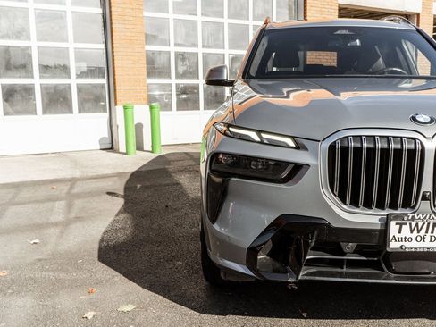 Used 2024 BMW X7 xDrive40i w/ M Sport Package image 31