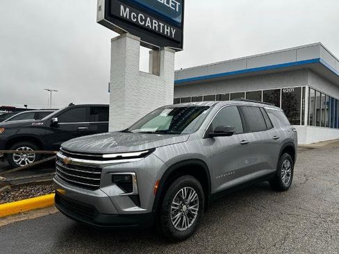 New 2026 Chevrolet Traverse LT image 2