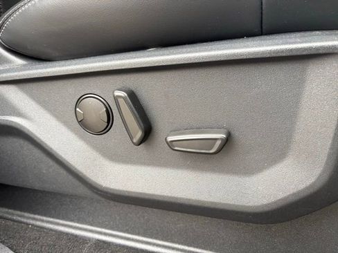 Used 2025 Ford Expedition Platinum image 31