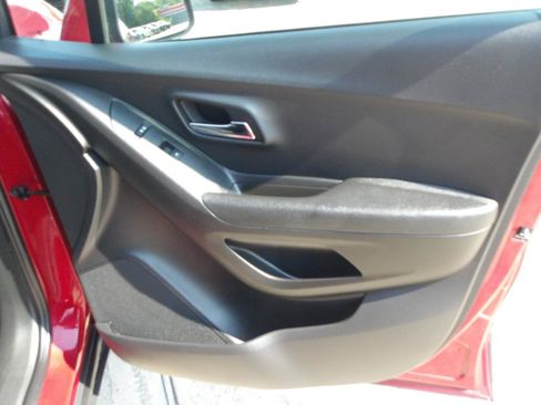 Used 2019 Chevrolet Trax LT w/ LPO, Protection Package FWD image 9