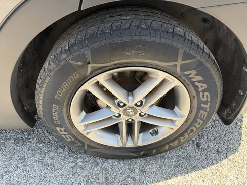 Used 2018 Hyundai Santa Fe Sport w/ 2.4L Value Package 02 FWD image 8