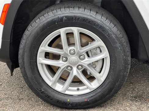 Used 2023 Jeep Grand Cherokee L Laredo image 46