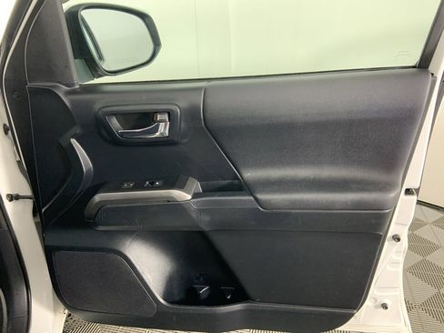 Used 2016 Toyota Tacoma TRD Off-Road image 22