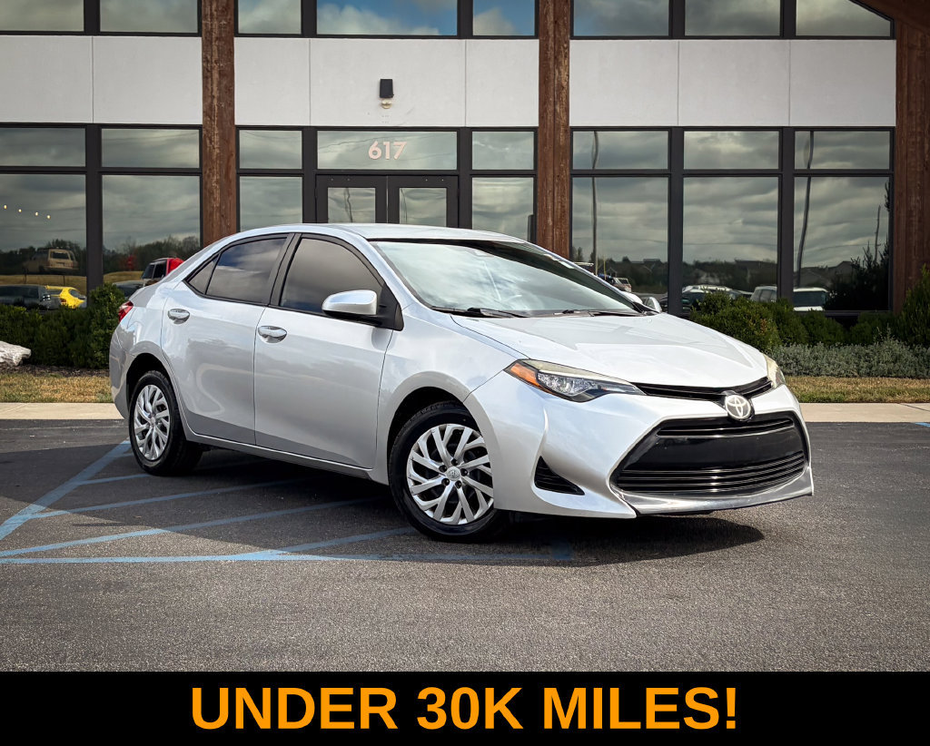 Used 2017 Toyota Corolla LE FWD image 1