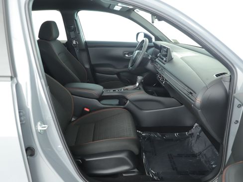 Used 2025 Honda HR-V Sport image 14