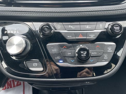 Used 2023 Chrysler Pacifica Touring-L w/ S Appearance Package image 47