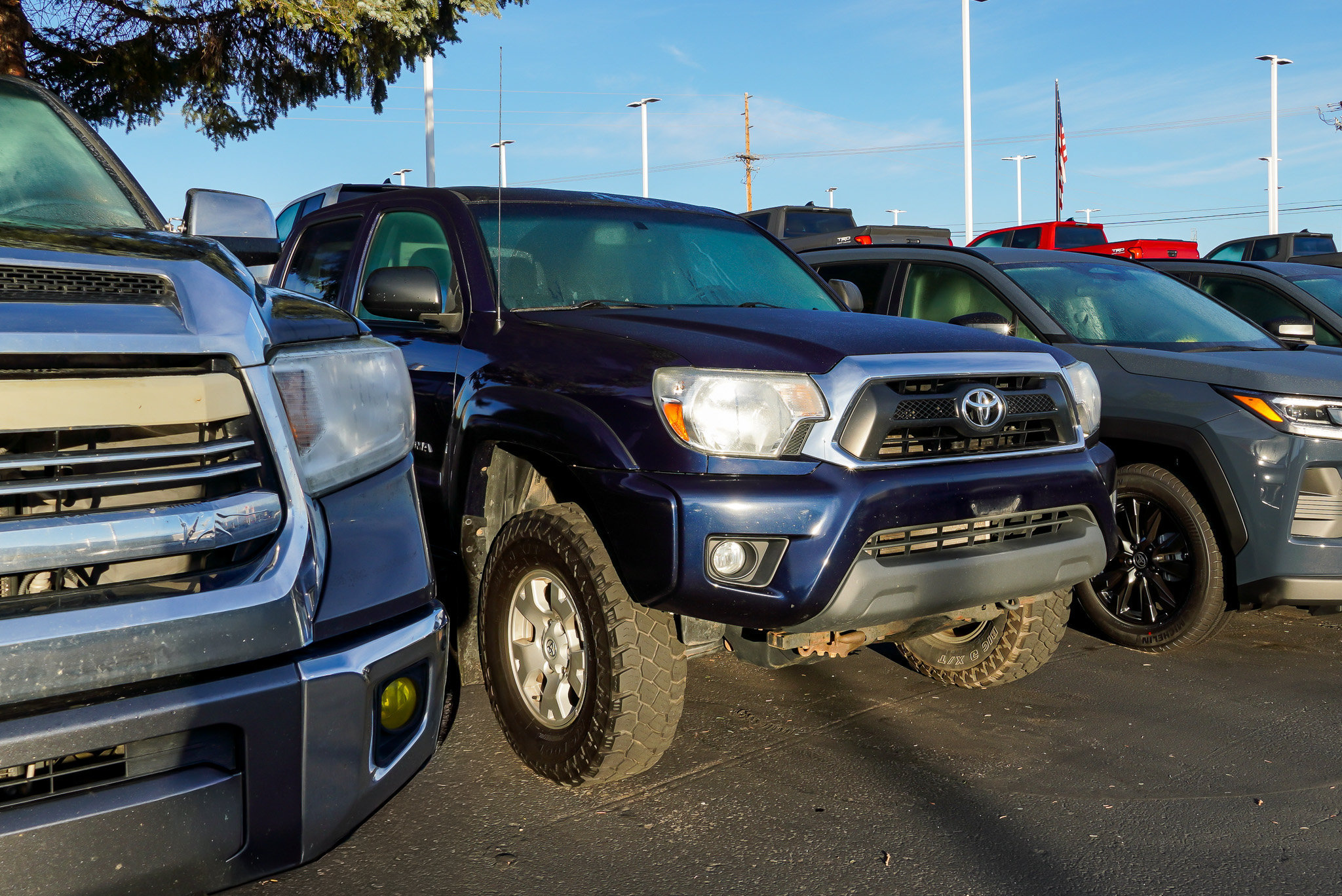 Used 2012 Toyota Tacoma 4x4 Double Cab w/ TRD Off-Road Pkg image 2