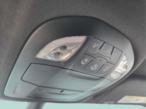 Used 2025 Chrysler Pacifica Select FWD image 32