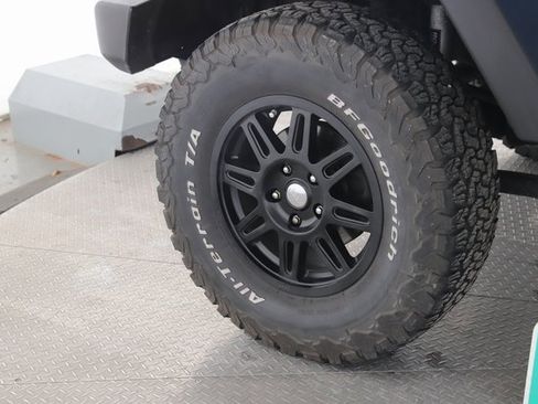 Used 2018 Jeep Wrangler Sport image 14