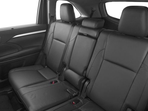 Used 2018 Toyota Highlander XLE FWD image 9