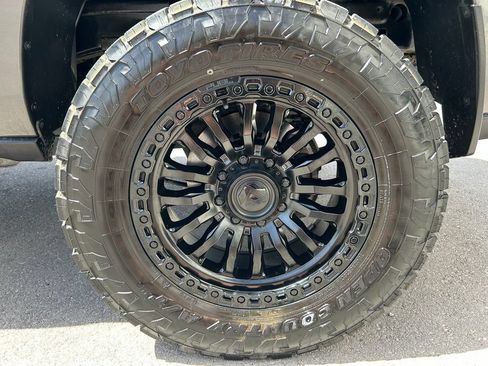 Used 2024 RAM 2500 Laramie AWD/4WD image 8