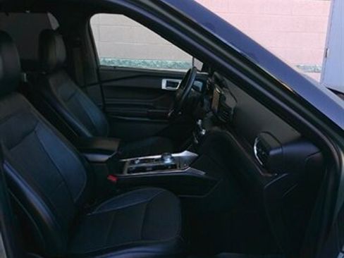 Used 2020 Ford Explorer Limited image 32