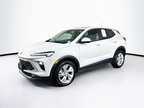 Used 2025 Buick Encore GX Preferred FWD image 3