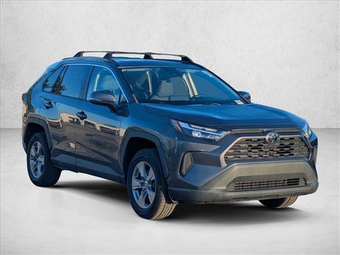 Used 2022 Toyota RAV4 XLE w/ Convenience Package FWD image 3