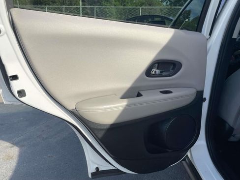 Used 2017 Honda HR-V LX image 14